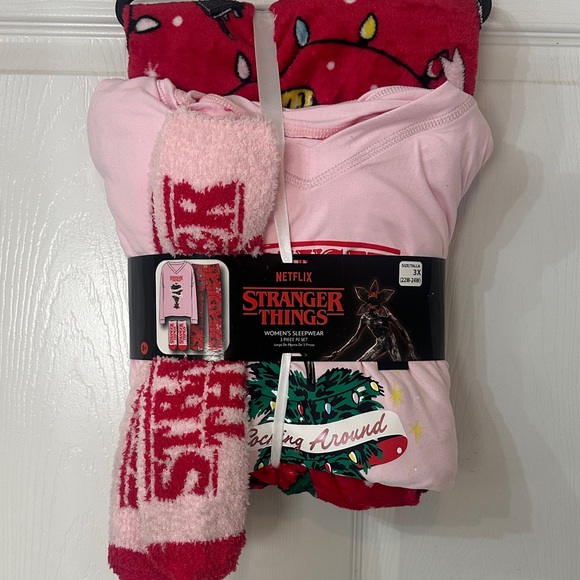 Netflix Other - Netflix Stranger Things Pink Women's Sleepwear Set